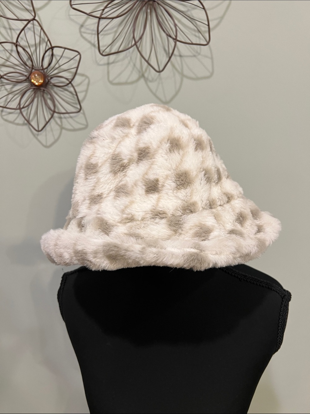 Laundry By Shelli Segal Cream Spotted Faux Fur Bucket Hat